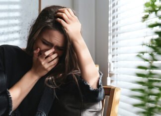 Γιατί οι γυναίκες που υφίστανται ενδοοικογενειακή βία δεν μιλούν;