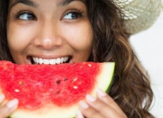 Αφυδάτωση: Τι να τρώτε για να αναπληρώσετε τα υγρά