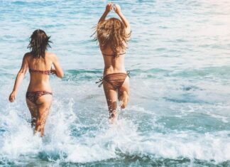 Δείτε τι πρέπει να (μην) φάτε πριν πάτε για κολύμπι