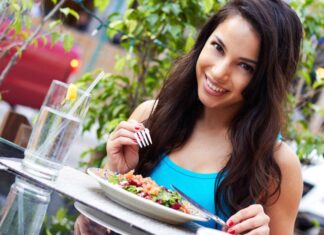 Διατροφή για υγιή και λαμπερά μαλλιά