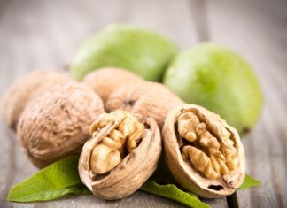 4 τροφές που πρέπει να αποφεύγεις αν έχεις λιπαρή επιδερμίδα