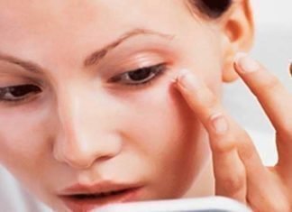 Γρήγοροι τρόποι για να «σβήσεις» τις επίμονες σακούλες κάτω από τα μάτια