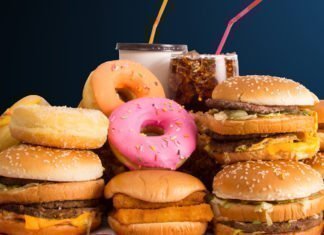 Τρώτε συχνά πρόχειρο φαγητό; Από ποια ψυχική νόσο κινδυνεύετε