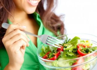 Διατροφή μετά τα 40: Ποιες αλλαγές πρέπει να κάνετε για να μην παίρνετε κιλά