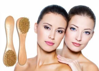 Ξηρό βούρτσισμα προσώπου για φυσική ανανεώση