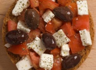 Παξιμάδια: Είναι τραγανά, είναι απολαυστικά – με πόσα παξιμάδια αντικαθιστάτε το ψωμί σας;