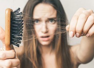 Τριχόπτωση: 7 κοινές αιτίες που την προκαλούν εκτός από την Άνοιξη