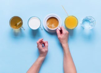 Κορωνοϊός και διατροφή: Κόψτε μια σαλάτα, ψήστε ένα καφέ και ξεχάστε τα αλλαντικά