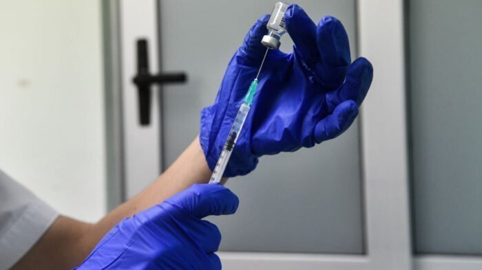 Από αύριο η χορήγηση ενισχυτικής δόσης εμβολίου στους 18+