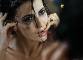 Iδιαίτερη περιποίηση στην περιοχή των ματιών