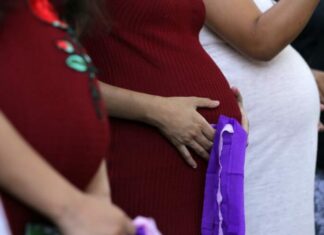 Συμπερίληψη μίας τουλάχιστον θεραπείας εξωσωματικής γονιμοποίησης στο ΓεΣΥ, συζητιέται στη Βουλή