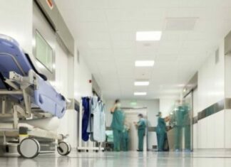 Υπ.Υγείας: Ο ΟΑΥ δεν είναι έτοιμος να αναλάβει την υπηρεσία μεταφοράς ασθενών στο εξωτερικό