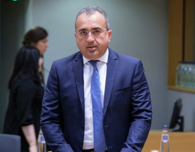 Μετά τον σάλο ο Υπ. Υγείας ζητά αναστολή της αποκοπής φυσιοθεραπειών ατόμων με εγκεφ. παράλυση