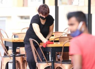 Σήμερα αποφάσεις για αναστολή υποχρέωσης χρήσης μάσκας