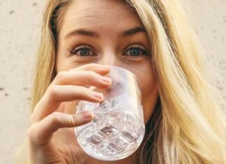 Αντιγήρανση: Ένα από τα μυστικά δεν κρύβεται στις σύνθετες αντηγηραντικές ρουτίνες – Ποιο είναι