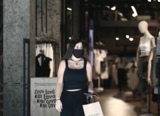 Γιατρός Σοφοκλής Σοφοκλέους: «Γιατί όχι μάσκα και σε άλλους κλειστούς χώρους;»