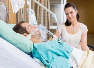 Κορωνοϊός: Η Κόπωση είναι το σύμπτωμα που κυριαρχεί ένα χρόνο μετά τη νοσηλεία