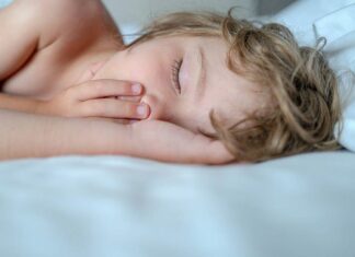 Τι πρέπει να γνωρίζετε για τις διαταραχές ύπνου στα παιδιά