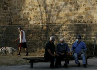 Κορωνοϊός: Τέλη Αυγούστου κλειδώνουν τα πρωτόκολα για το Φθινώπορο