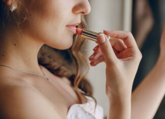 Συμβουλές ομορφιάς που θα σας σώσουν μέσα στην ημέρα κι ειδικά όταν βιάζεστε