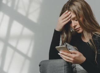 Τα social media μπορούν να απειλήσουν σοβαρά την ψυχική υγεία – Νέα έρευνα προειδοποιεί