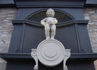 Το αίμα στα ούρα πάντοτε χρειάζεται έλεγχο από ένα γιατρό.