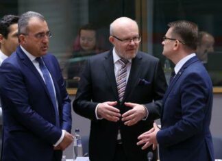 Να υπάρχει ευελιξία στα συμβόλαια με εταιρείες παραγωγής εμβολίων, είπε ο Χατζηπαντέλα στο Συμβούλιο Υγείας