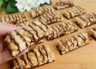 Σπιτικές μπάρες με φιστίκια και μαύρη σοκολάτα