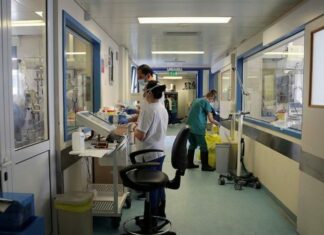Από τα λόγια να προχωρήσουν στις πράξεις – Ανυπόφορη πλέον η κατάσταση στην οποία έχουν βρεθεί τα δημόσια νοσηλευτήρια