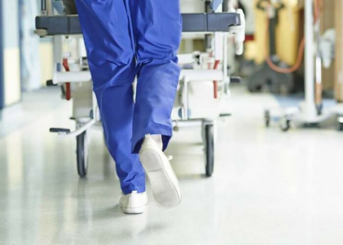 Πρόσφυγες υγειονομικοί απορρίφθηκαν από στεγαστική βοήθεια λόγω… υπερωριών κατά την πανδημία