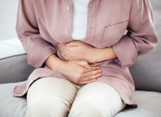 Πέντε απλοί τρόποι για να διώξετε το φούσκωμα από το πολύ φαγητό