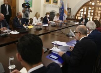Δυσφορία ΟΣΑΚ για την απουσία της από την σύσκεψη στο Προεδρικό