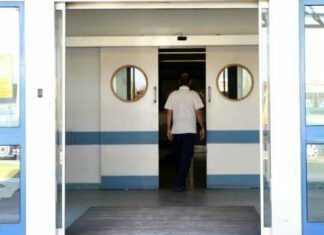 Νοσηλευτές και μαίες αποκλείονται από σχέδια υπηρεσίας του ΟΑΥ