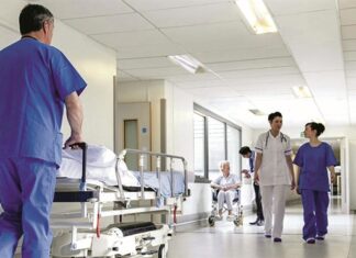 100 θέσεις παραμένουν κενές εδώ και μήνες στα δημόσια νοσηλευτήρια