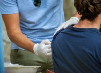 Στις 2 Οκτωβρίου αρχίζουν οι ταυτόχρονοι εμβολιασμοί κατά COVID και γρίπης