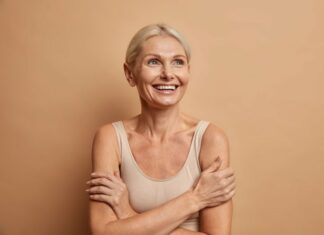 Πώς να φροντίσετε το δέρμα σας στην εμμηνόπαυση
