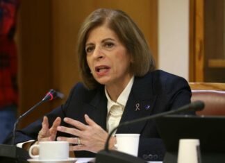 Επίτροπος Υγείας: Καμία ένδειξη για πυροδότηση αυτοάνοσων ασθενειών από εμβολιασμό με τα φάρμακα κατά covid