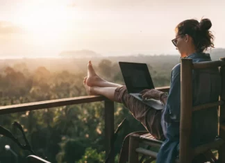Η Υιοθέτηση του Υβριδικού Μοντέλου Εργασίας Μειώνει Σημαντικά τα Συμπτώματα Επαγγελματικής Εξουθένωσης