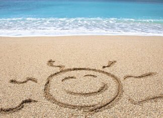 Το καλοκαίρι είναι η ιδανική εποχή για να υιοθετήσετε ένα πιο ελαφρύ και φρέσκο μακιγιάζ