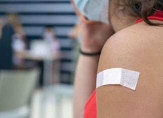 Ξεκίνησαν και συνεχίζονται οι εμβολιασμοί για γρίπη και COVID-19