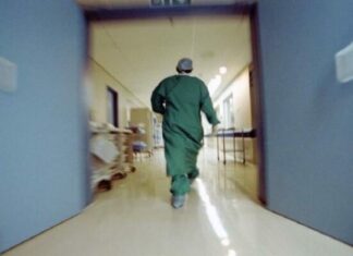 Πλέον θα πρέπει να ληφθούν πολιτικές αποφάσεις, λένε οι κυβερνητικοί γιατροί