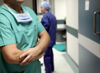 Υπ. Υγείας: Μέτρα για διαχείριση κλινών, δεν εξετάζεται επαναφορά μάσκας