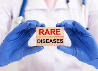 «Οι σκέψεις μιας θλιμμένης μαμάς»: Η Μαίρη Κυριάκου μιλά για το θάνατο της 14χρονης κόρης της και τις σπάνιες παθήσεις