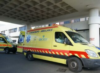 Αναστέλλουν τα μέτρα οι διασώστες πληρώματος ασθενοφόρων