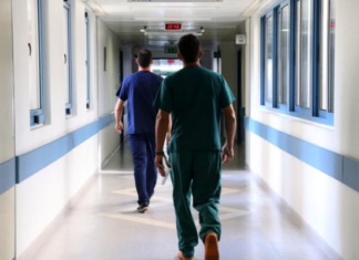 Τα δημόσια νοσηλευτήρια οδηγούνται στον γκρεμό και ο ΠτΔ «κάνει την πάπια», τονίζει ο Χρ. Χριστόφιας