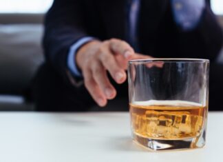 Η έντονη κατανάλωση αλκοόλ σχετίζεται με εγκεφαλικές βλάβες