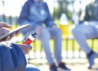 Λανθασμένη εντύπωση ότι τα εναλλακτικά προϊόντα καπνίσματος είναι «λιγότερο βλαβερά», λέει ο Υπ. Υγείας