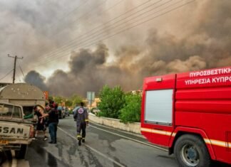 Πυρκαγιά Λεμεσού: Σε σοβαρή κατάσταση δύο άτομα – 16 άτομα με αναπνευστική δυσχέρεια και εγκαύματα