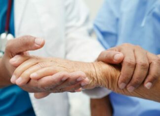 Επίτιμος πρόεδρος ΟΣΑΚ: Ευνοούν οικονομικά συμφέροντα εις βάρος των ασθενών