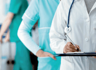 Ειδικευόμενοι ιατροί εξοντώνονται με 90ωρα και η κυβέρνηση το αγνοεί